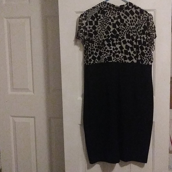 Women's dress - Picture 5 of 7